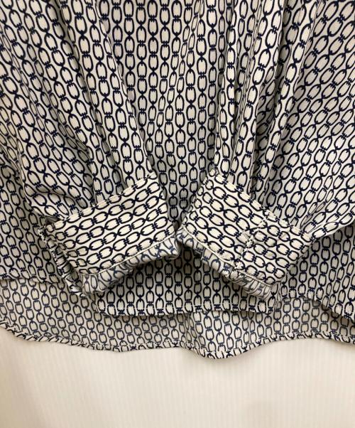 SOEJU（ソージュ）SOEJU (ソージュ) チェーン柄ボウタイブラウス グレー サイズ:Mの古着・服飾アイテム