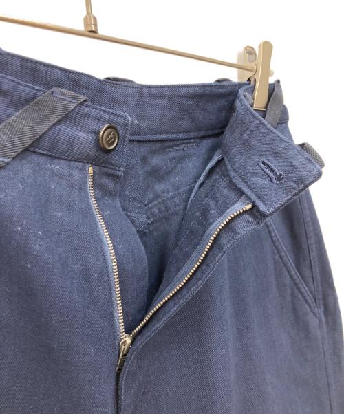 ISSEY MIYAKE（イッセイミヤケ）ISSEY MIYAKE (イッセイミヤケ) コットンツイルサイドジップテーパードパンツ ネイビー サイズ:Ｌの古着・服飾アイテム