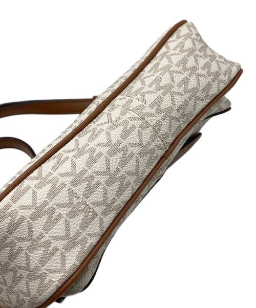 MICHAEL KORS（マイケル・コース）MICHAEL KORS (マイケル・コース) ジェットセットトラベル ショルダーバッグ ベージュの古着・服飾アイテム