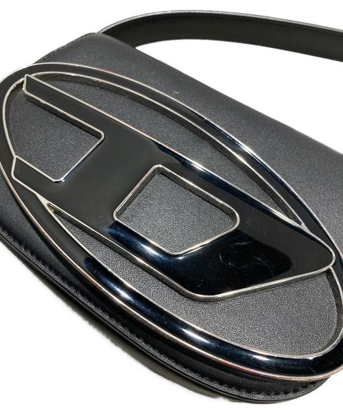 DIESEL（ディーゼル）DIESEL (ディーゼル) 1DRプレートワンショルダーバッグ ブラックの古着・服飾アイテム