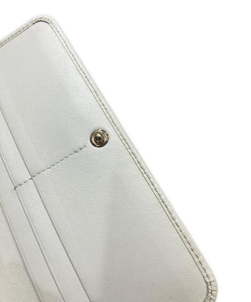 JIMMY CHOO（ジミーチュウ）JIMMY CHOO (ジミーチュウ) 二つ折りスタースタッズウォレット アイボリーの古着・服飾アイテム