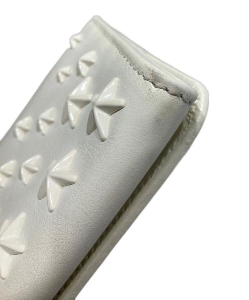 JIMMY CHOO（ジミーチュウ）JIMMY CHOO (ジミーチュウ) 二つ折りスタースタッズウォレット アイボリーの古着・服飾アイテム