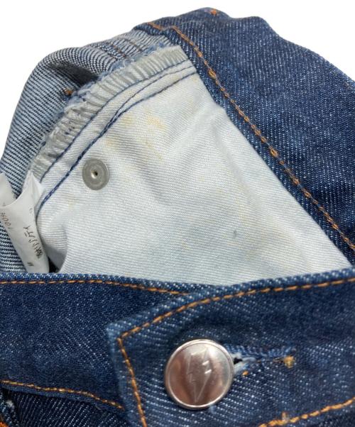 W.&L.T（ウォルト）W.&L.T (ウォルト) 稲妻ピンバッジ付きデニムパンツ インディゴ サイズ:Ｍの古着・服飾アイテム