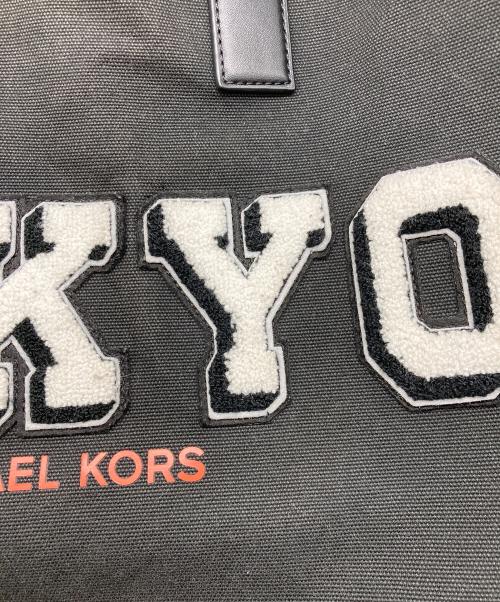 MICHAEL KORS（マイケル・コース）MICHAEL KORS (マイケル・コース) TOKYOワッペンキャンバス2WAYトートバッグ ブラックの古着・服飾アイテム