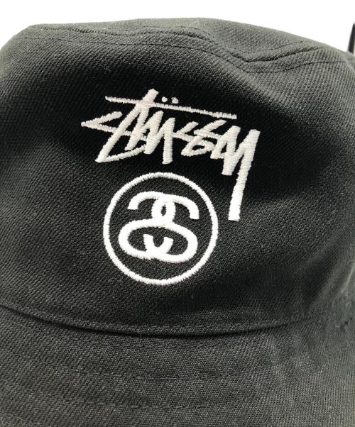 stussy（ステューシー）stussy (ステューシー) ロゴ刺繍バケットハット ブラックの古着・服飾アイテム