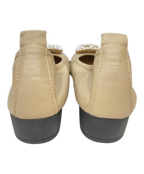 STACCATO（スタッカート）STACCATO (スタッカート) ビジュープレートパンプス ベージュ サイズ:235の古着・服飾アイテム