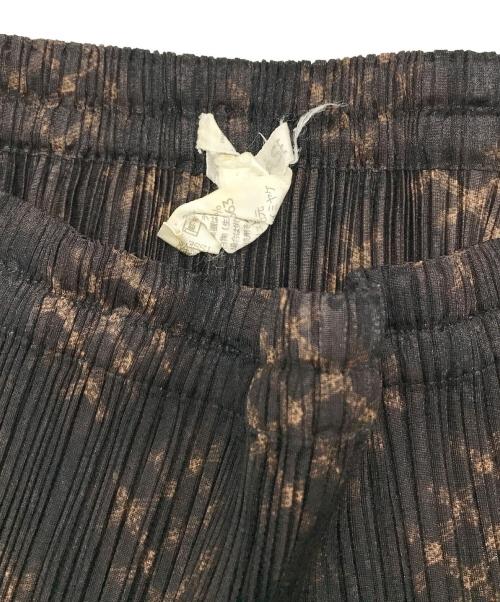 PLEATS PLEASE（プリーツプリーズ）PLEATS PLEASE (プリーツプリーズ) 転写プリントプリーツロングスカート ブラック×ブラウン サイズ:4の古着・服飾アイテム