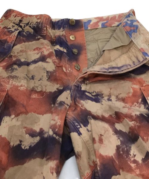 ISAMU KATAYAMA BACKLASH（イサムカタヤマ・バックラッシュ）ISAMU KATAYAMA BACKLASH (イサムカタヤマ・バックラッシュ) 迷彩ペイントハーフカーゴパンツ ブラウン サイズ:Sの古着・服飾アイテム
