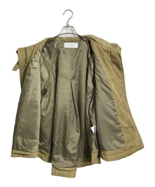 Audrey and John Wad（オードリーアンドジョンワッド）AUDREY AND JOHN WAD (オードリーアンドジョンワッド) スタンドカラーフレアショートコート　デザインコート　中綿コート ベージュ サイズ:Mの古着・服飾アイテム