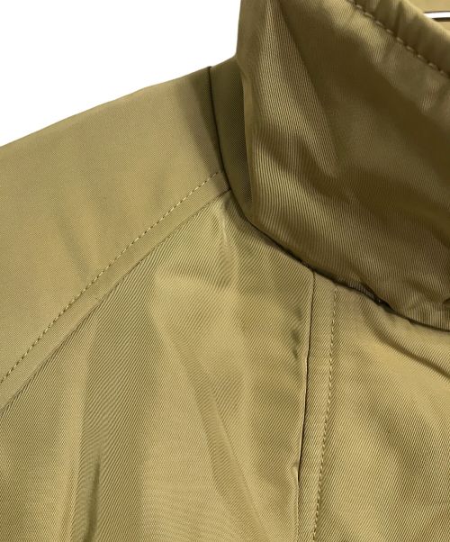 Audrey and John Wad（オードリーアンドジョンワッド）AUDREY AND JOHN WAD (オードリーアンドジョンワッド) スタンドカラーフレアショートコート　デザインコート　中綿コート ベージュ サイズ:Mの古着・服飾アイテム