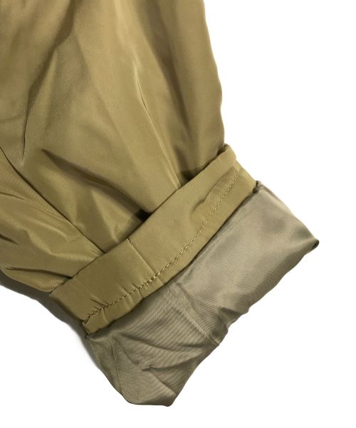 Audrey and John Wad（オードリーアンドジョンワッド）AUDREY AND JOHN WAD (オードリーアンドジョンワッド) スタンドカラーフレアショートコート　デザインコート　中綿コート ベージュ サイズ:Mの古着・服飾アイテム