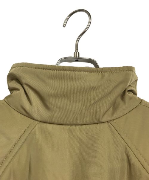 Audrey and John Wad（オードリーアンドジョンワッド）AUDREY AND JOHN WAD (オードリーアンドジョンワッド) スタンドカラーフレアショートコート　デザインコート　中綿コート ベージュ サイズ:Mの古着・服飾アイテム