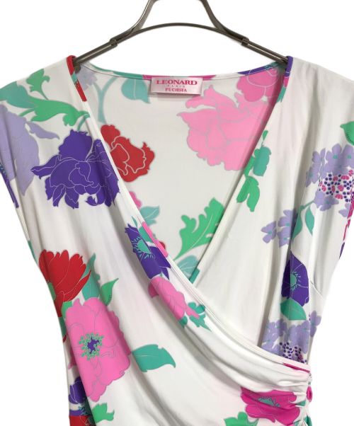 LEONARD FUCHSIA（レオナール）LEONARD FUCHSIA (レオナール) 総柄ワンピース　ナイロンワンピース　フラワープリントワンピース　ドレープワンピース　花柄 ホワイト サイズ:40の古着・服飾アイテム