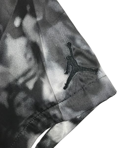 NIKE（ナイキ）NIKE (ナイキ) A Ma Maniere (ア・マ・マニエール) JORDAN BRAND AS M J AMM SS TEE 総柄半袖シャツ　ジョーダン グレー サイズ:Sの古着・服飾アイテム