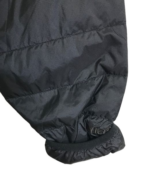 Marmot Mountain Limited（マーモットマウンテンリミテッド）Marmot Mountain Limited (マーモットマウンテンリミテッド) ノーカラーライトダウンジャケット　フード付　2WAY　スナップボタン　インナーダウン　アウトドア ブラック サイズ:Sの古着・服飾アイテム