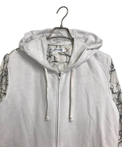 COMME des GARCONS SHIRT（コムデギャルソンシャツ）COMME des GARCONS SHIRT (コムデギャルソンシャツ) KAWS (カウズ) ドッキングシャツジップパーカー ホワイト サイズ:Sの古着・服飾アイテム