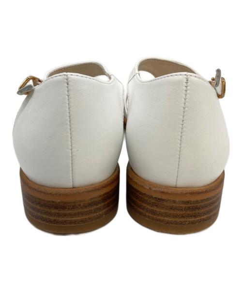 SLOBE IENA（スローブ イエナ）SLOBE IENA (スローブ イエナ) SLOBE グルカサンダル　フラットサンダル　ローヒールサンダル ホワイト サイズ:24.5cmの古着・服飾アイテム