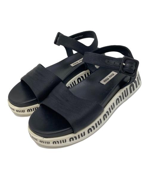 MIU MIU（ミュウミュウ）MIU MIU (ミュウミュウ) ロゴストラップサンダル　ベルトサンダル ブラック×ホワイト サイズ:36の古着・服飾アイテム
