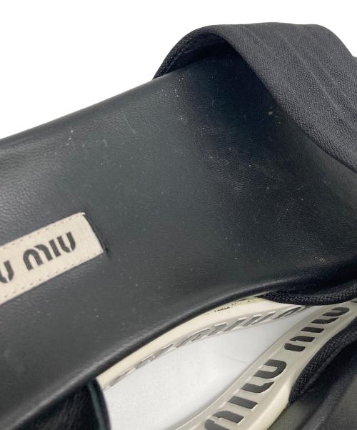 MIU MIU（ミュウミュウ）MIU MIU (ミュウミュウ) ロゴストラップサンダル　ベルトサンダル ブラック×ホワイト サイズ:36の古着・服飾アイテム