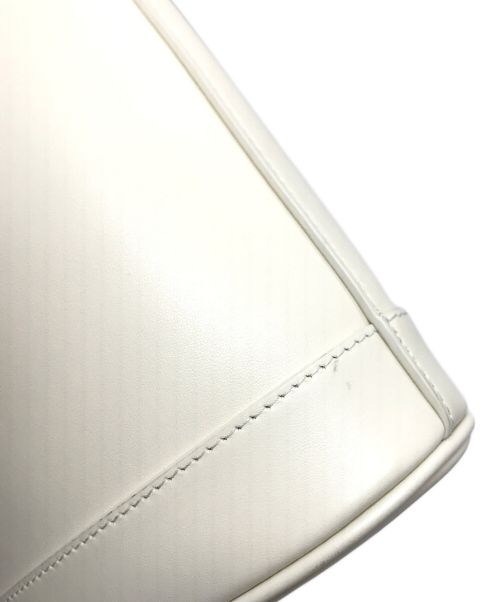 Ferragamo（フェラガモ）Ferragamo (フェラガモ) CHARMING TOTE BAG チャーミングレザートートバッグ ホワイト サイズ:実寸参照の古着・服飾アイテム