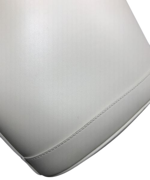 Ferragamo（フェラガモ）Ferragamo (フェラガモ) CHARMING TOTE BAG チャーミングレザートートバッグ ホワイト サイズ:実寸参照の古着・服飾アイテム