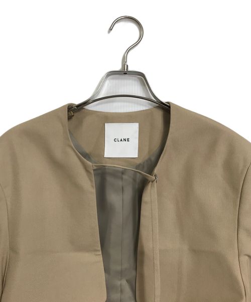 CLANE（クラネ）CLANE (クラネ) ストラップデザインショートジャケット ベージュ サイズ:FREEの古着・服飾アイテム