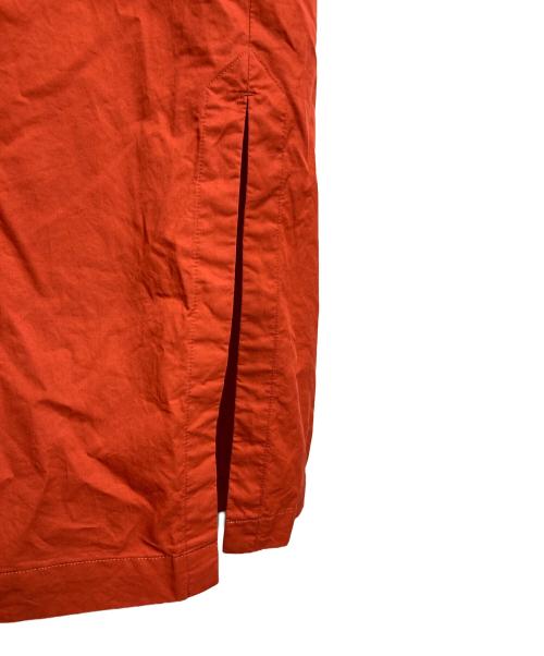 TOMORROW LAND（トゥモローランド）TOMORROW LAND (トゥモローランド) ハイカウントサテン キーネックワンピース　長袖ワンピース　ロングワンピース　日本製 レッド サイズ:36の古着・服飾アイテム