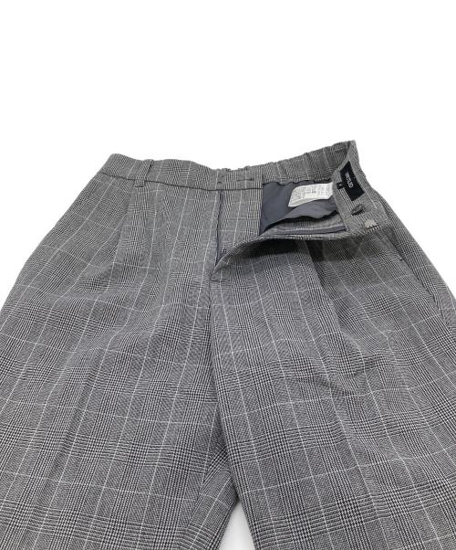 UNTITLED（アンタイトル）UNTITLED (アンタイトル) 【ストレッチ/後ろウエストゴム】タックテーパードパンツ グレー サイズ:XS 未使用品の古着・服飾アイテム