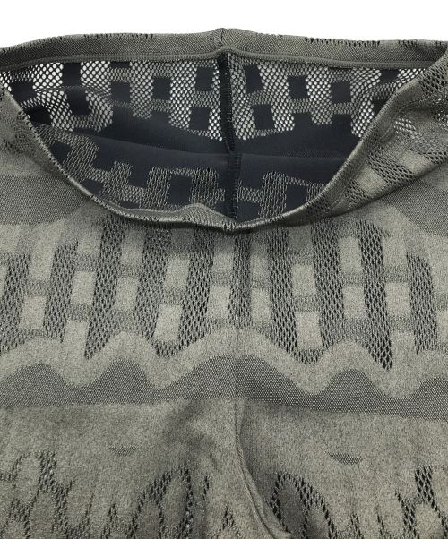 PLEATS PLEASE（プリーツプリーズ）PLEATS PLEASE (プリーツプリーズ) メッシュデザインレギンスパンツ　20SS  日本製 グレー サイズ:3の古着・服飾アイテム
