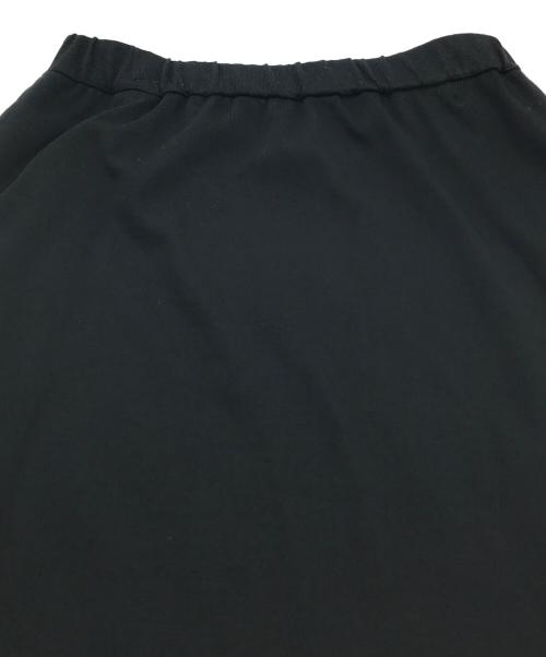 INGEBORG（インゲボルグ）INGEBORG (インゲボルグ) フラワーモチーフ付きカットソースカート　日本製 ブラック サイズ:3（サイズ9号）の古着・服飾アイテム