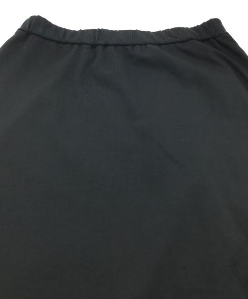 INGEBORG（インゲボルグ）INGEBORG (インゲボルグ) フラワーモチーフ付きカットソースカート　日本製 ブラック サイズ:3（サイズ9号）の古着・服飾アイテム