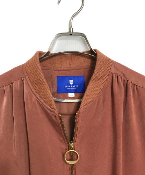 BLUE LABEL CRESTBRIDGE（ブルーレーベルクレストブリッジ）BLUE LABEL CRESTBRIDGE (ブルーレーベルクレストブリッジ) サテンブルゾン　バックフリルブルゾン　アウター　ライトアウター オレンジ サイズ:38の古着・服飾アイテム