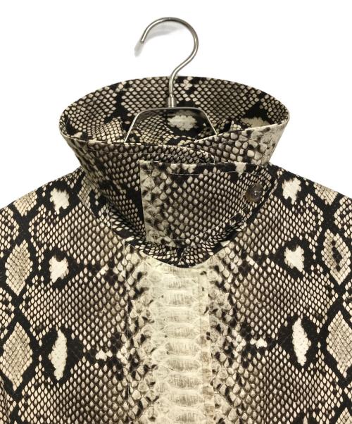 Chloe（クロエ）Chloe (クロエ) パイソン柄ステンカラーコート パイソンプリント　アウター　ライトアウター ベージュ×ブラウン サイズ:36の古着・服飾アイテム