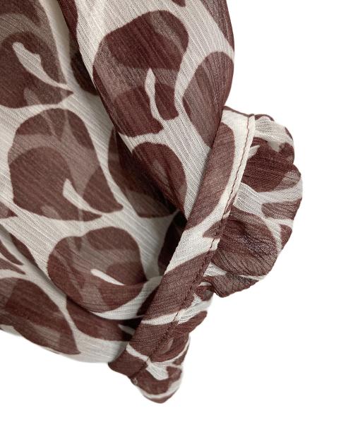 ReFLEcT（リフレクト）ReFLEcT (リフレクト) 涼やかプリントブラウス　総柄ブラウス ブラウン サイズ:5 未使用品の古着・服飾アイテム