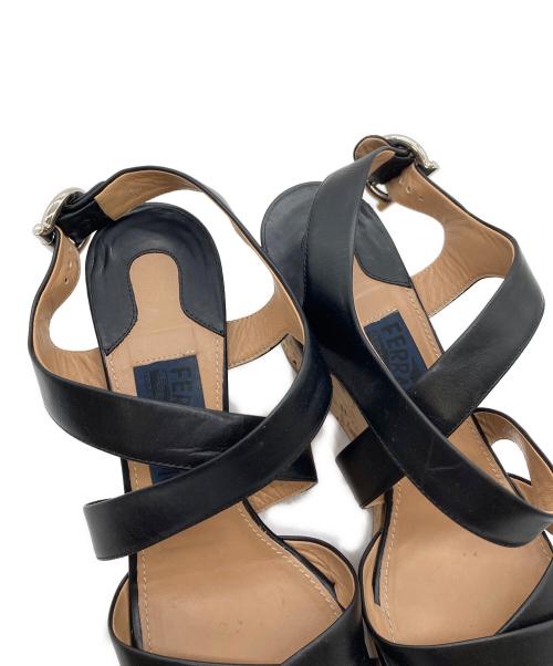 Salvatore Ferragamo（サルヴァトーレ フェラガモ）Salvatore Ferragamo (サルヴァトーレ フェラガモ) ウェッジソールサンダル ブラック サイズ:７　1/2の古着・服飾アイテム