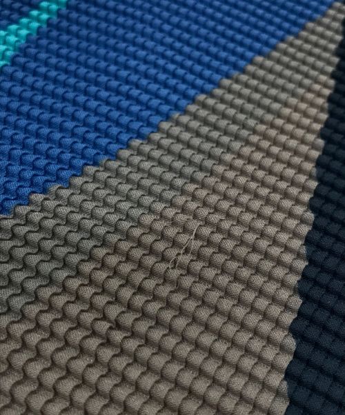 me ISSEY MIYAKE（ミーイッセイ ミヤケ）me ISSEY MIYAKE (ミーイッセイ ミヤケ) 総柄ボックスプリーツブラウス マルチカラー サイズ:実寸参照の古着・服飾アイテム