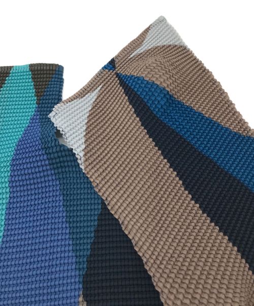 me ISSEY MIYAKE（ミーイッセイ ミヤケ）me ISSEY MIYAKE (ミーイッセイ ミヤケ) 総柄ボックスプリーツブラウス マルチカラー サイズ:実寸参照の古着・服飾アイテム