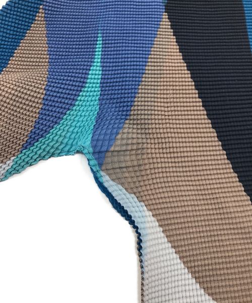 me ISSEY MIYAKE（ミーイッセイ ミヤケ）me ISSEY MIYAKE (ミーイッセイ ミヤケ) 総柄ボックスプリーツブラウス マルチカラー サイズ:実寸参照の古着・服飾アイテム