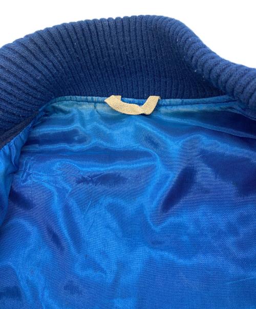 A BATHING APE（ア ベイシング エイプ）A BATHING APE (ア ベイシング エイプ) POST O'ALLS (ポストオーバーオールズ) レザーアームメルトンスタジャン バックロゴ　アウター　USA製 ブルー サイズ:Lの古着・服飾アイテム