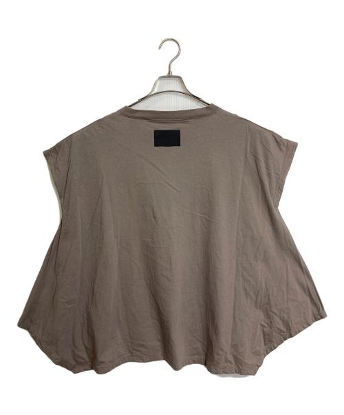 COGTHEBIGSMOKE（コグザビッグスモーク）COGTHEBIGSMOKE (コグザビッグスモーク) フレアカットソー　ノースリーブカットソー　日本製 グレージュ サイズ:実寸参照の古着・服飾アイテム