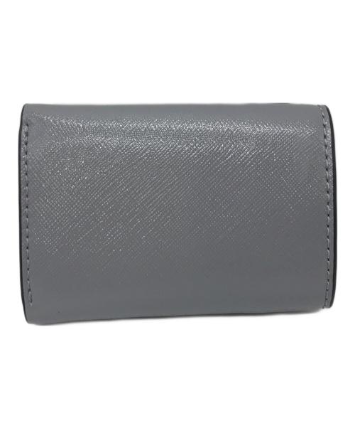 MARC JACOBS（マークジェイコブズ）MARC JACOBS (マークジェイコブス) ザ ユーティリティ スナップショット 三つ折り 財布 グレー サイズ:実寸参照の古着・服飾アイテム