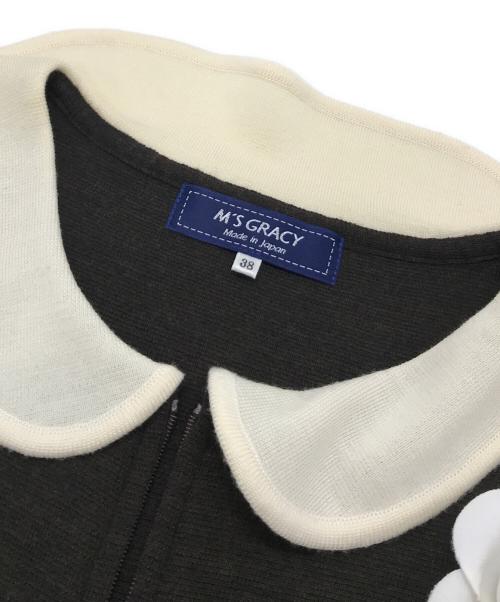 M'S GRACY（エムズグレイシー）M'S GRACY (エムズグレイシー) カメリアジップコサージュ付きニットワンピース ブラウン サイズ:38の古着・服飾アイテム