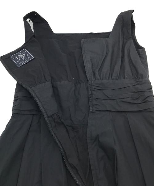 SEVEN TEN by MIHO KAWAHITO（セブン テン バイ ミホ カワヒト）SEVEN TEN by MIHO KAWAHITO (セブン テン バイ ミホ カワヒト) スクエアネックプリントドレス 両ポケット 後ファスナー 裏地付き ストラップホルダー有 ブラック サイズ:Sの古着・服飾アイテム