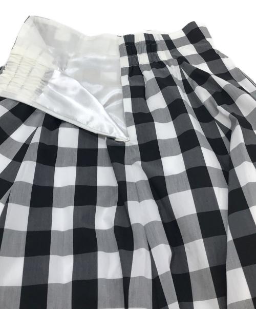 Mystrada（マイストラーダ）Mystrada (マイストラーダ) ギンガムチェックボリュームフレアスカート ホワイト×ブラック サイズ:38 未使用品の古着・服飾アイテム