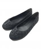 TORY BURCHトリーバーチ）の古着「キルティングフラットシューズ　ローヒールパンプス　フラットパンプス　ロゴモチーフパンプス」｜マットブラック