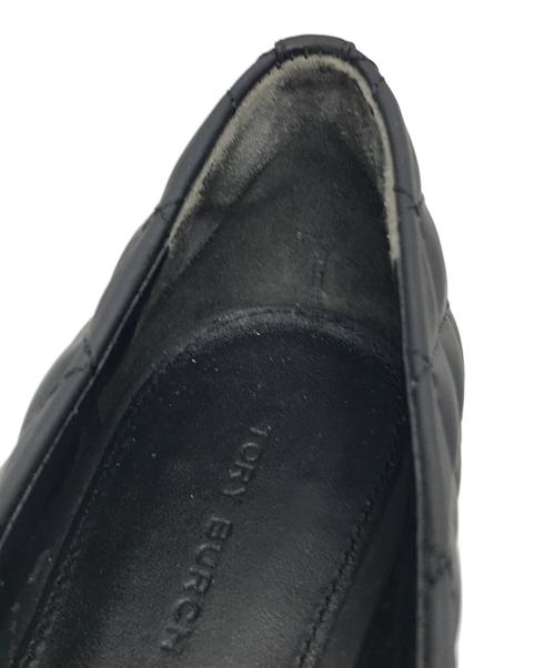 TORY BURCH（トリーバーチ）TORY BURCH (トリーバーチ) キルティングフラットシューズ　ローヒールパンプス　フラットパンプス　ロゴモチーフパンプス マットブラック サイズ:US7の古着・服飾アイテム