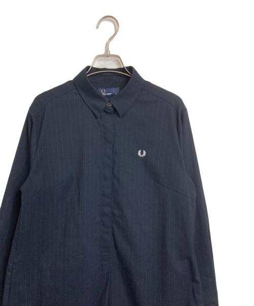 FRED PERRY（フレッドペリー）FRED PERRY (フレッドペリー) ストライプシャツワンピース 比翼 ネイビー サイズ:UK10の古着・服飾アイテム