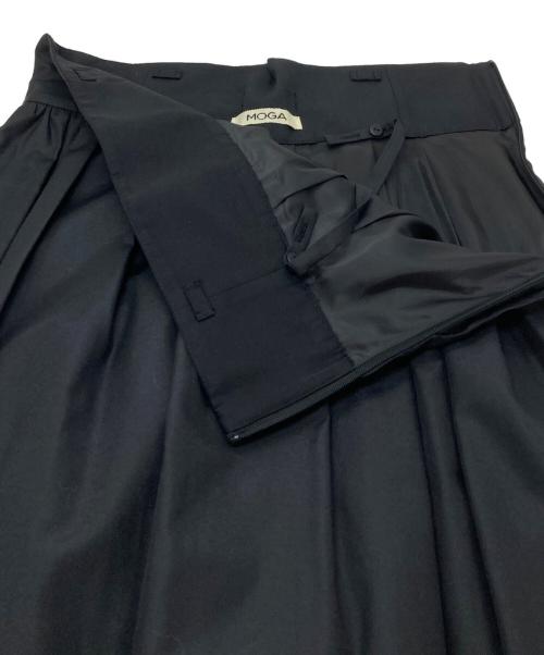 MOGA（モガ）MOGA (モガ) ブライトタフタハイウエストサスペンダースカート ブラック サイズ:2の古着・服飾アイテム
