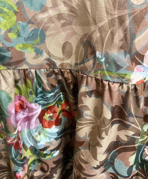 GRACE CONTINENTAL（（グレースコンチネンタル）GRACE CONTINENTAL (グレースコンチネンタル) ウォールペーパープリントワンピース　ブラウスワンピース　フラワープリントワンピース　ロングワンピース　花柄　日本製 ブラウン サイズ:38の古着・服飾アイテム