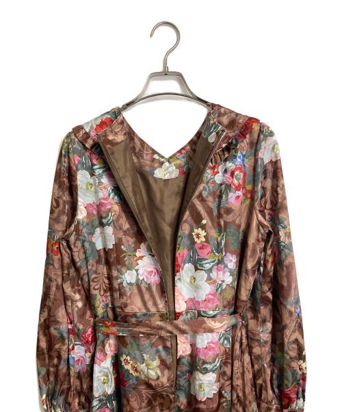 GRACE CONTINENTAL（（グレースコンチネンタル）GRACE CONTINENTAL (グレースコンチネンタル) ウォールペーパープリントワンピース　ブラウスワンピース　フラワープリントワンピース　ロングワンピース　花柄　日本製 ブラウン サイズ:38の古着・服飾アイテム